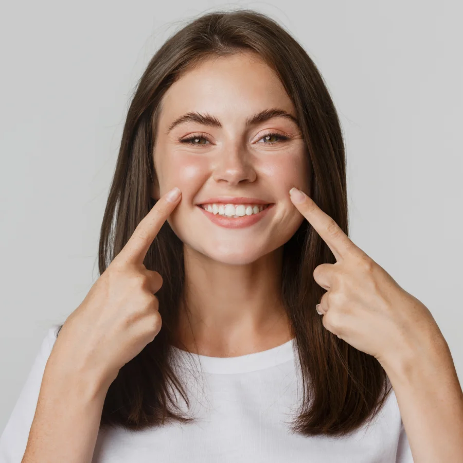 Before and after teeth whitening at Tarasha Dental Clinic South Delhi