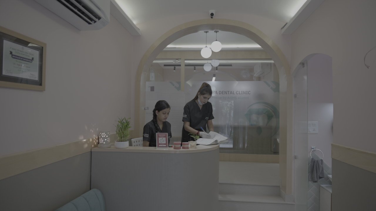 Digital smile planning for veneers at Tarasha Dental Clinic South Delhi